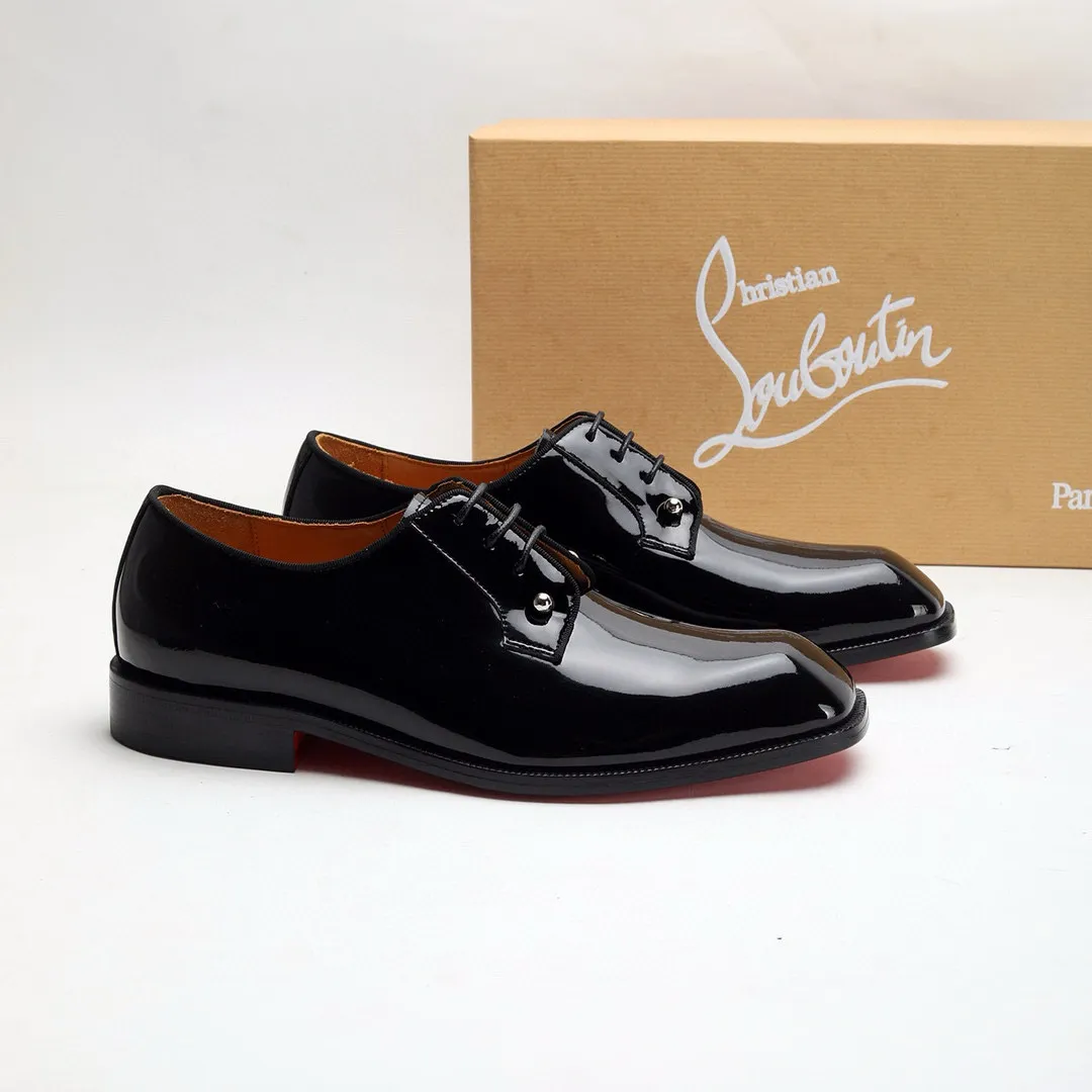 Batch 1,080 yuan 💰••New real shots••CL～High-end men’s 👔casual•loafers with red soles! ••🆑Genuine and top-quality goods from original orders ••✅💯 Purchase goods from top-quality original orders! Original imported patterned cowhide ➕Imported cowhide lining ➕Cowhide feet ➕Original leather outsole~🉑️Feel free to compare the authentic ones! Size: 38-44 (45.46.47 can be customized)